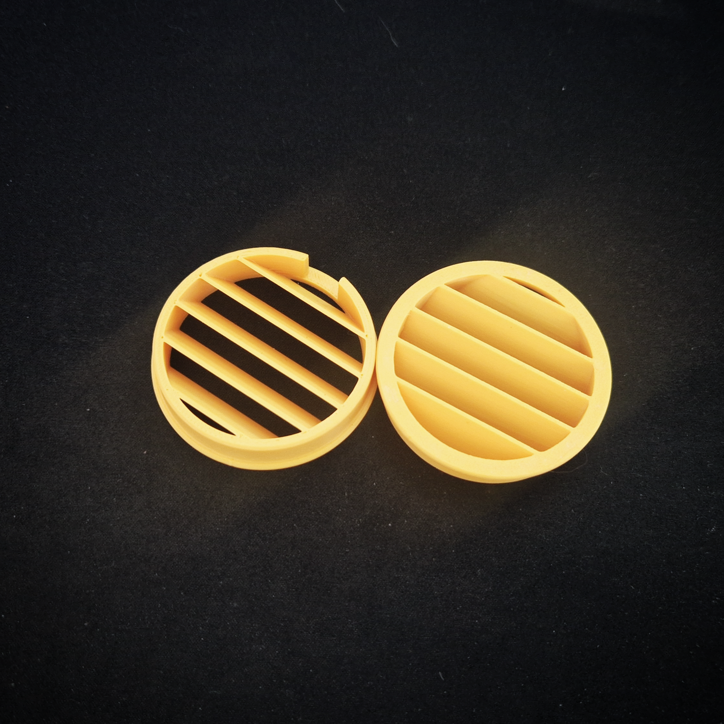 yellow fiat panda side air vent